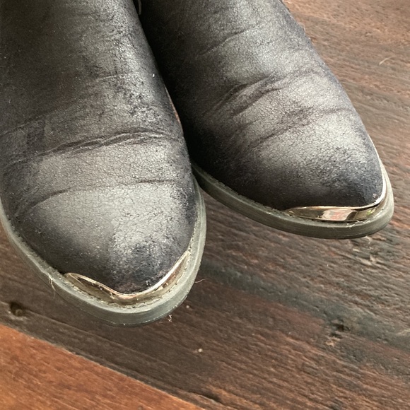 Very Volatile Black Ankle Booties Pointy Cowboy Boots 8.5 Vegan Zipper - Picture 3 of 8